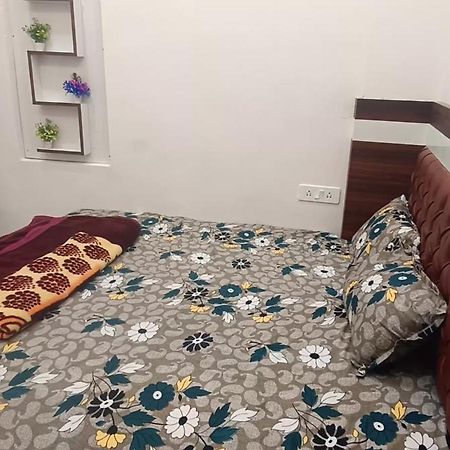 Goenka Home Stay Barsana Chhata Eksteriør bilde