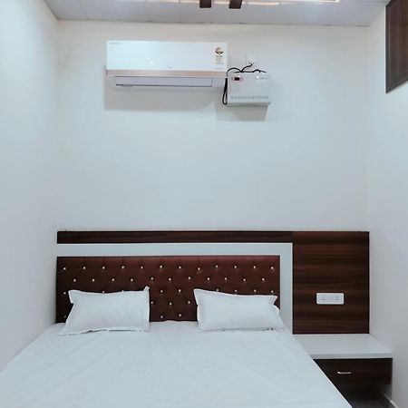 Goenka Home Stay Barsana Chhata Eksteriør bilde