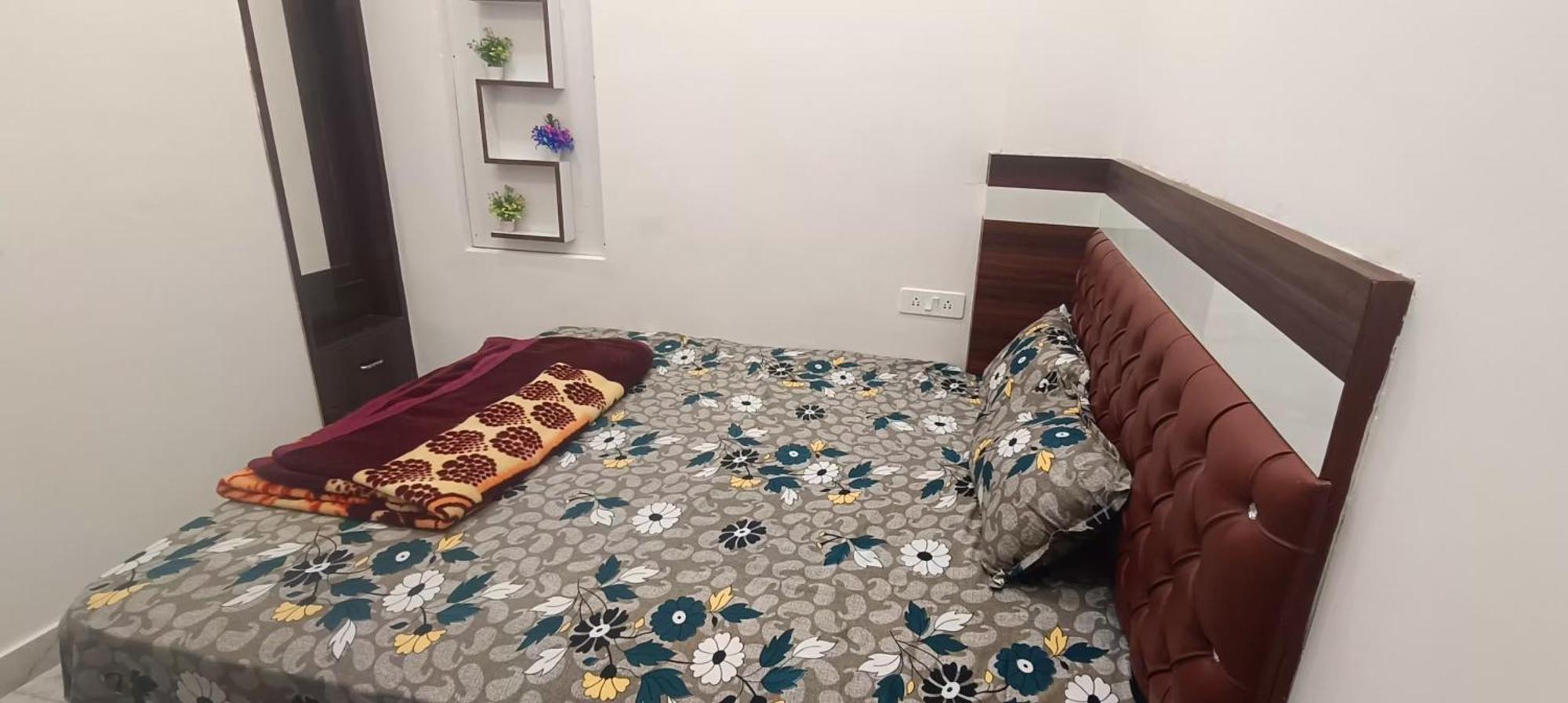 Goenka Home Stay Barsana Chhata Eksteriør bilde